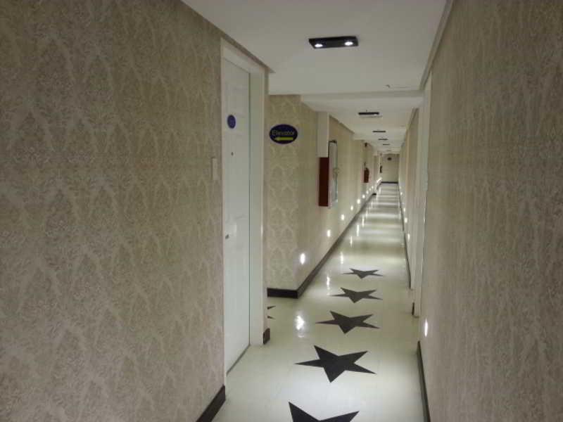 Icon Hotel Manila Exterior foto